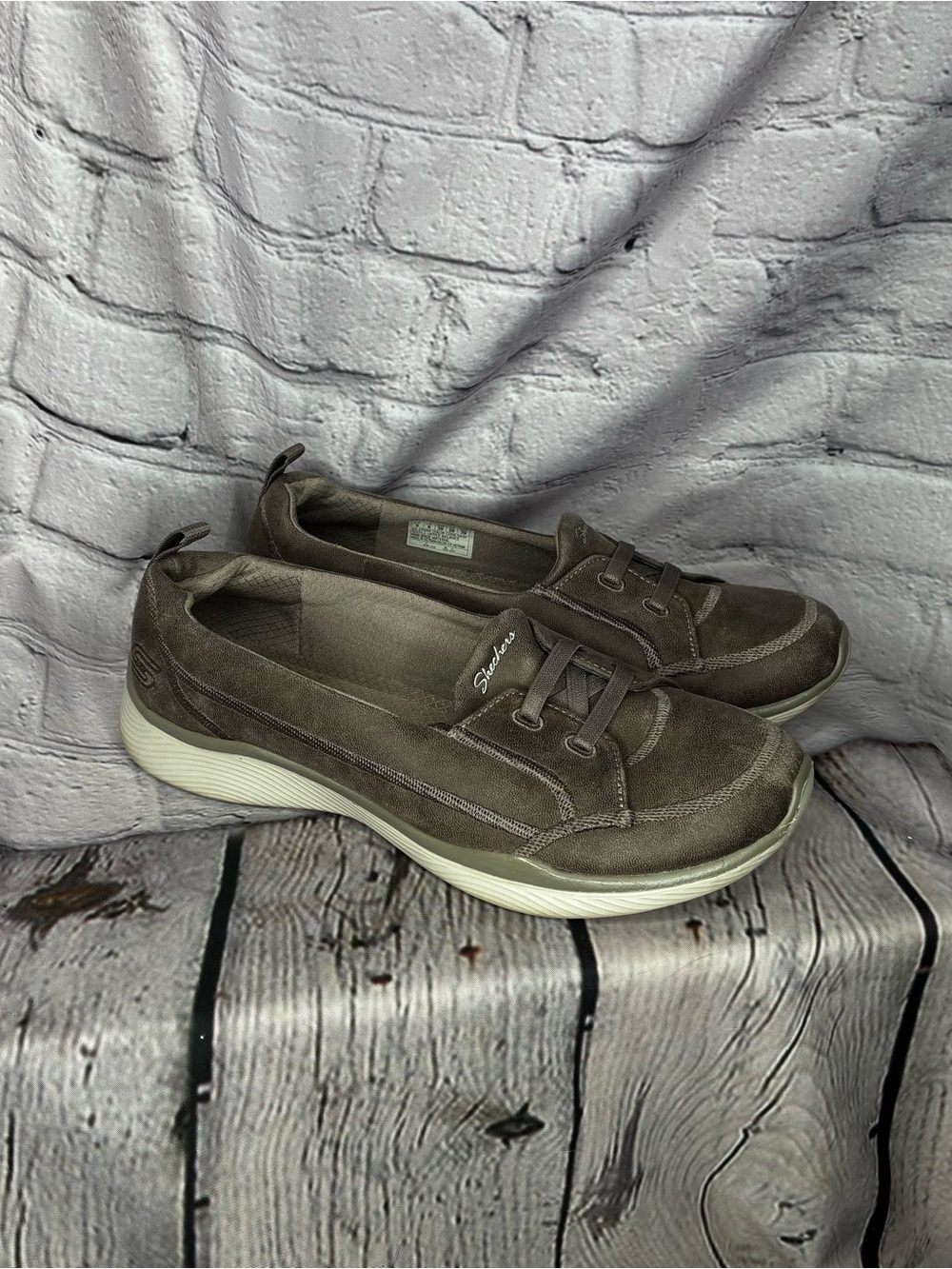 Skechers Microburst 2.0 Dark Taupe Gray World Class Slip On Sneakers Women’s 9